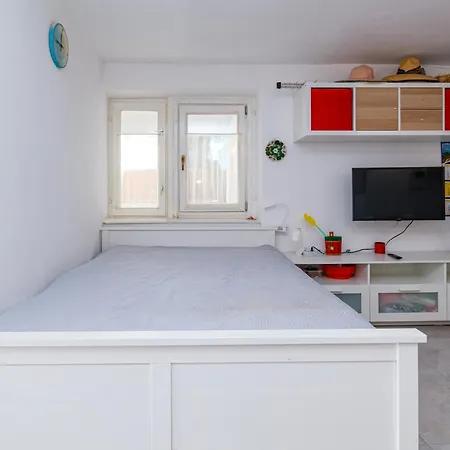 Apartament With Wifi Klenovica, Novi Vinodolski - 5530 Klenovica